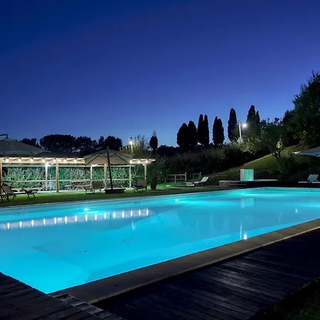 Podere Giardino 16&2, Emma Βίλα *